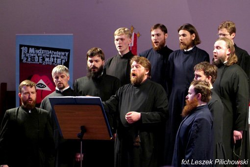 Выступление хора старообрядческих приходов Сибири под управлением А. Н. Емельянова на фестивале духовной музыки в Польше в 2009 году