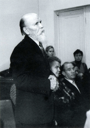 Руководитель Стрельниковского хора И. А. Сергеев выступает перед преподавателями и студентами ГМПИ им. Гнесиных (1984 год)