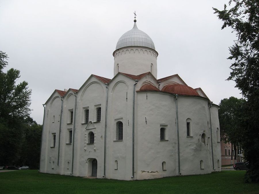 Церковь Иоанна Предотечи на Опоках, Великий Новгород. Основана в 1127 году, перестроена в 1453 г.