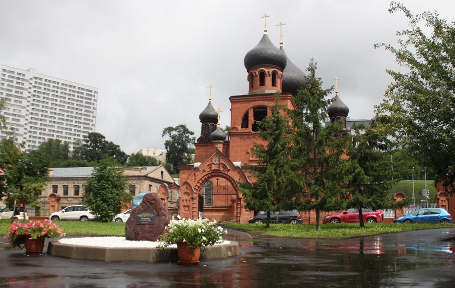 Место будущему памятнику определено возле Покровского кафедрального собора
