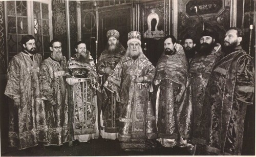 Диакон Евгений Бобков (первый слева) с  архиепископом Московским Иосифом (Моржаковым) и духовенством в Покровском кафедральном соборе на Рогожском. Москва, 1966 год