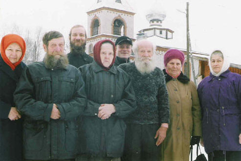 Активисты старообрядческой общины и строители Покровского храма. В центре — староста общины Анна Григорьевна Вихляева