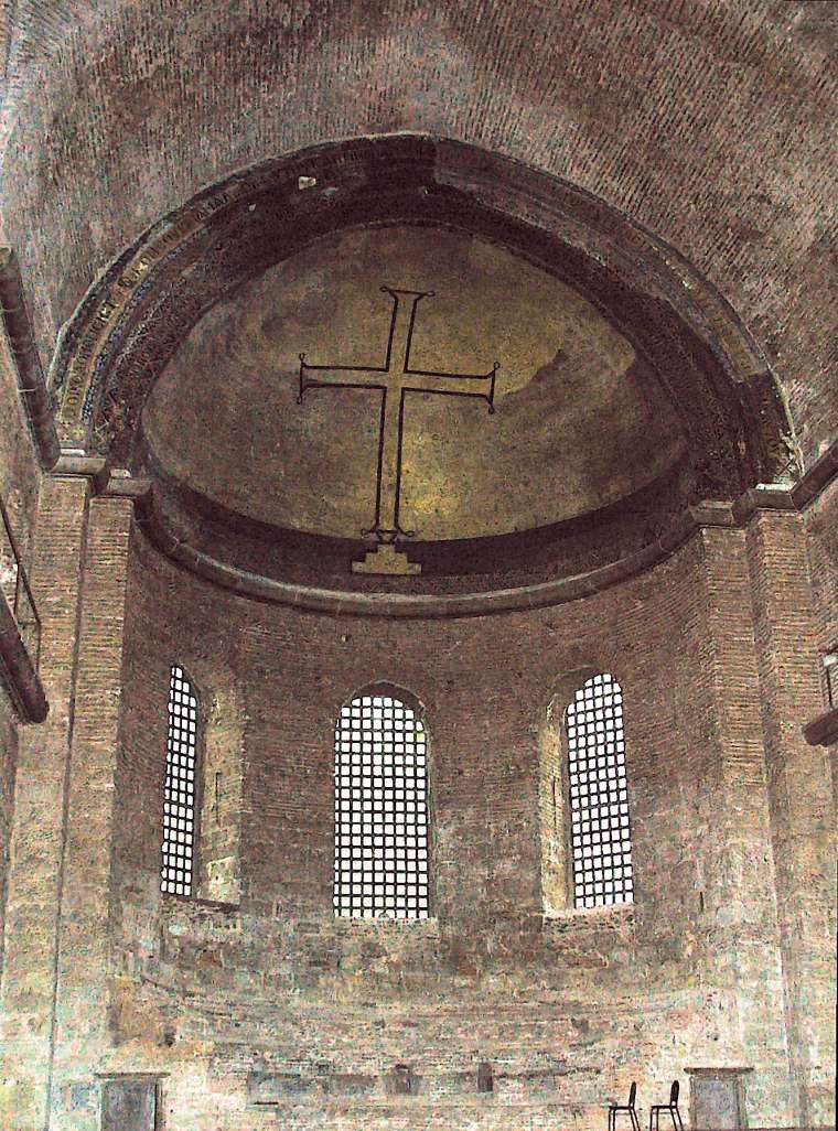 В период иконоборчества в храмах остались только изображения Креста. Церковь святой Ирины в Константинополе