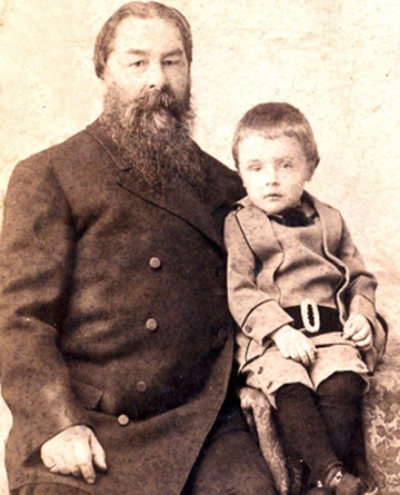 ​Михаил Лукич Свечников со старшим внуком Леонидом. 1895–1896 г.