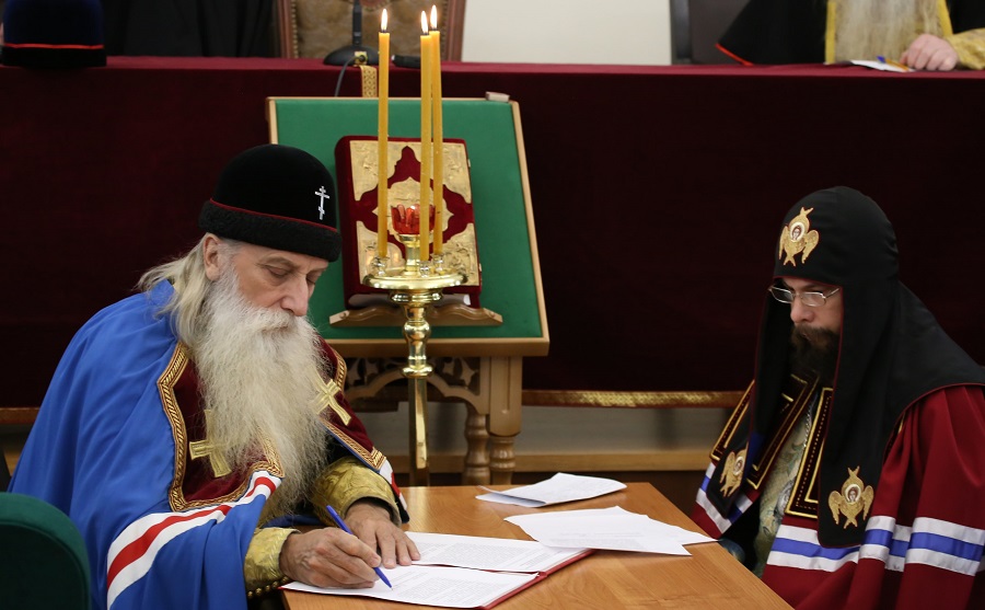 Митрополит Корнилий (Титов) и епископ Никодим (Елякин) подписали мирный акт