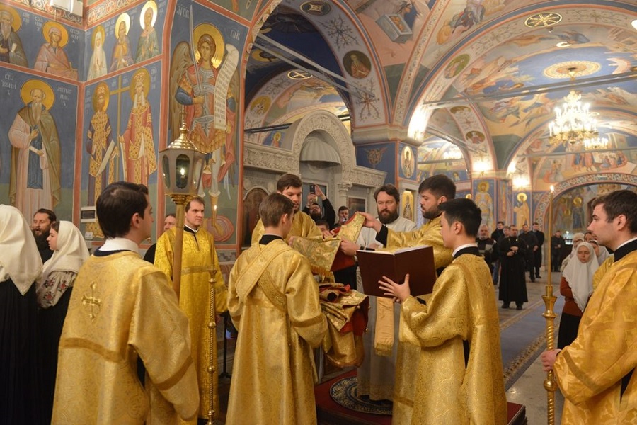 Литургия по старому обряду в московском храме Усекновения главы Иоанна Предотечи под Бором