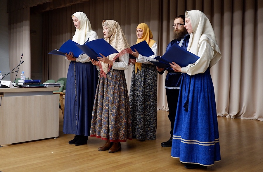 Хор Древлеправославной поморской церкви исполняет духовные стихи