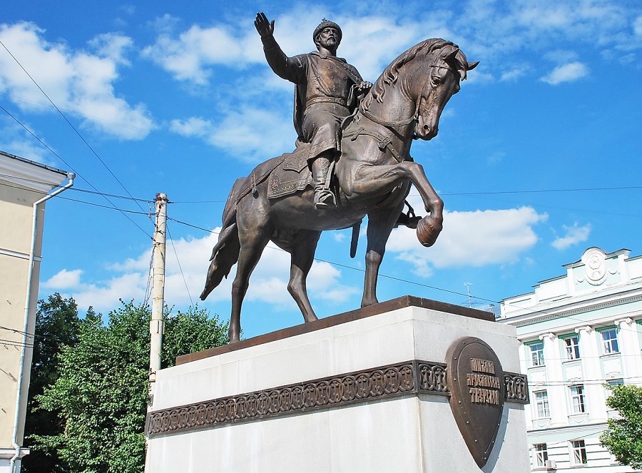 Памятник князю Михаилу Ярославичу в Твери