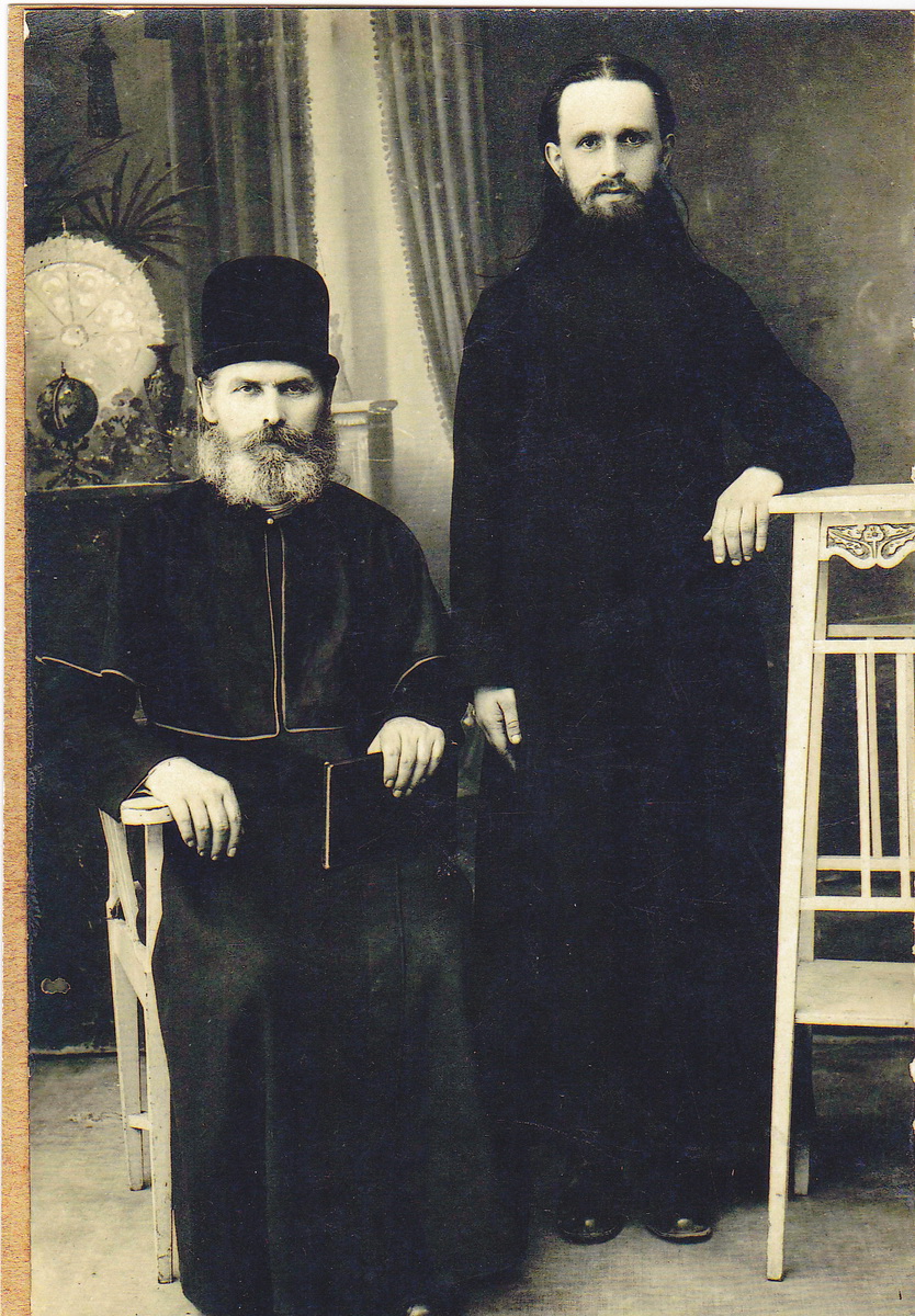 Епископ Харьковский Рафаил (Воропаев) и священноиерей Федор Торлин. Киев, 1929 г.