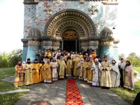 Духовенство у кафедрального собора в Белой Кринице