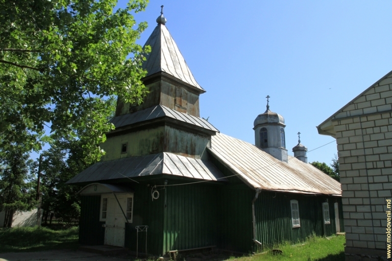 Старая деревянная церковь в селе Егоровка