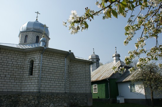 Новая каменная церковь в честь Рожества Богородицы 