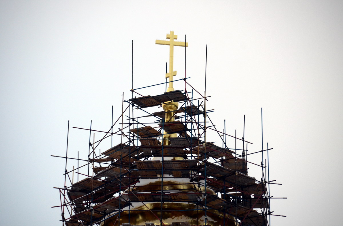 Крест на центральной главке храма Успения Бoгородицы (бывший Воскресения Христова) 