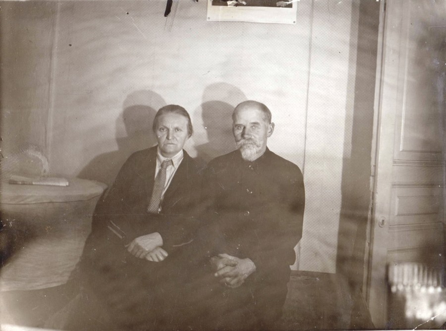 Родители Ивана Никифоровича Исаева: Никифор Федорович и Наталья Семеновна. Фото конца 1930-х
