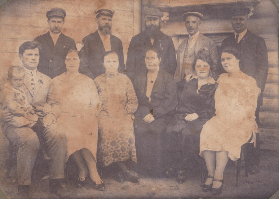 Семья Никифора Федоровича Исаева. Конец 1920-х