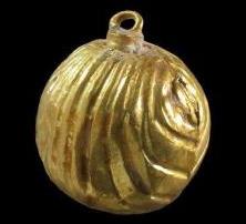  Израильские археологи в 2011 году среди развалин вблизи Старого города нашли крошечный золотой колокольчик, оброненный кем-то в Иерусалиме около 2000 лет назад. Как полагают, колокольчик служил украшением, пришитым на одежду некого высокопоставленного чиновника