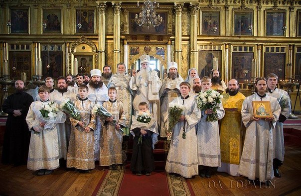 Духовенство после торжественой литургии. Фотограф — иерей Алексей Лопатин