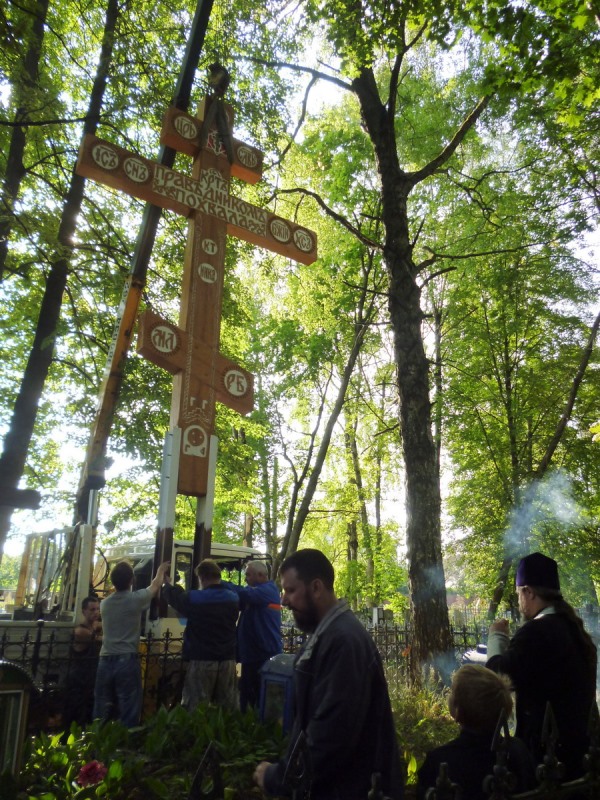 Старообрядцы Ржева установили крест на архиерейской могиле