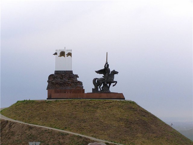 Памятник князю Игорю в станице Луганской