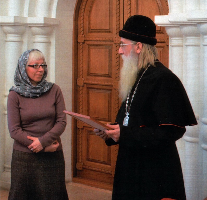 Е.М. Юхименко во время церемонии награждения за вклад в публицистическую, творческую, информационную и просветительскую деятельность, посвященную теме старообрядчества, состоявшейся 27 февраля 2014 года