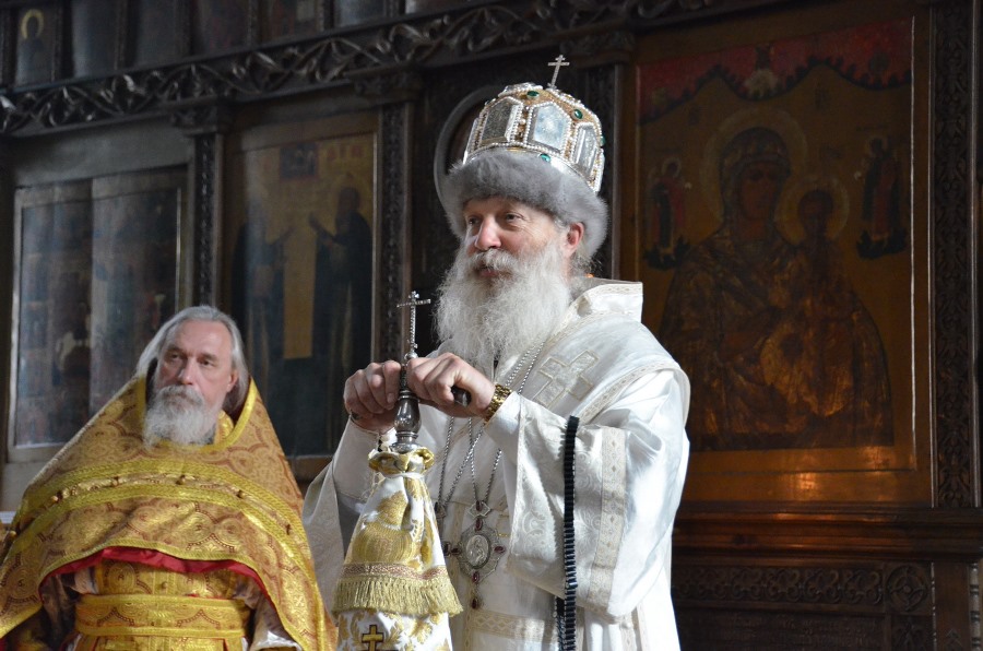 Патриарх Александр поздравляет прихожан с праздником Покрова