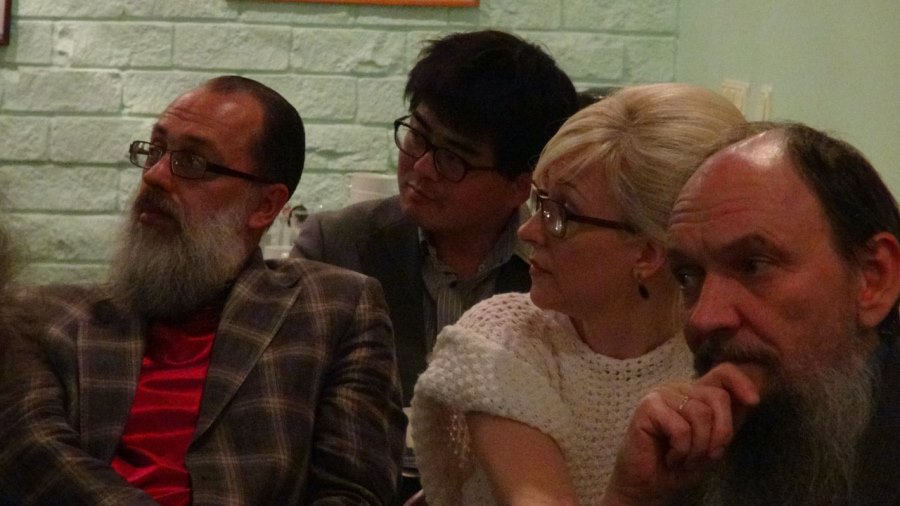В. Никонов (Резекне) с супругой, Ц. Цукада (Япония), П. Варунин (Тарту) на заключительном круглом столе