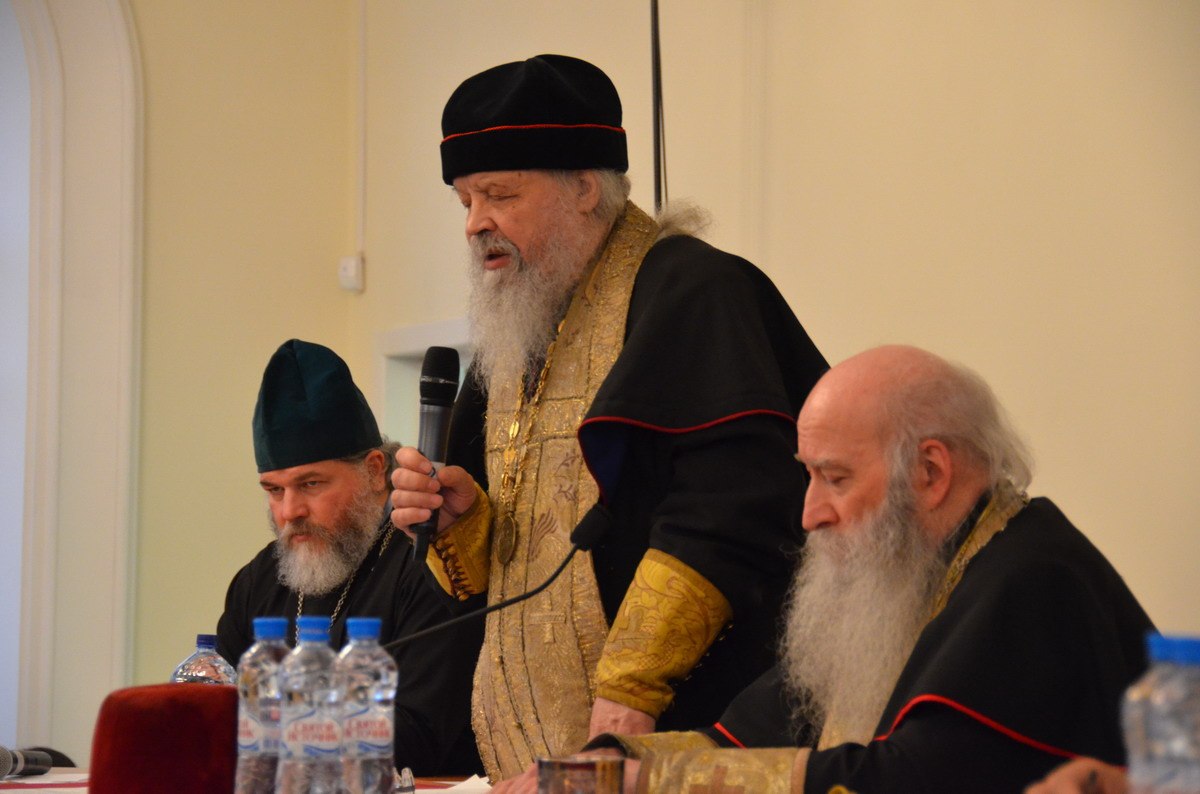 Слева направо: протоиерей Геннадий Чунин; епископ Евмений, Кишиневский и всея Молдавии;  епископ Зосима (Еремеев), правящий архиерей Донской и Кавказской епархии