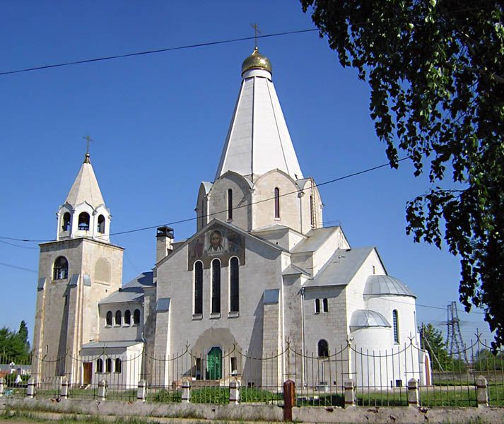 Старообрядческий храм Святой Троицы в г. Балакове. В 1989 году здание было официально передано РПЦ