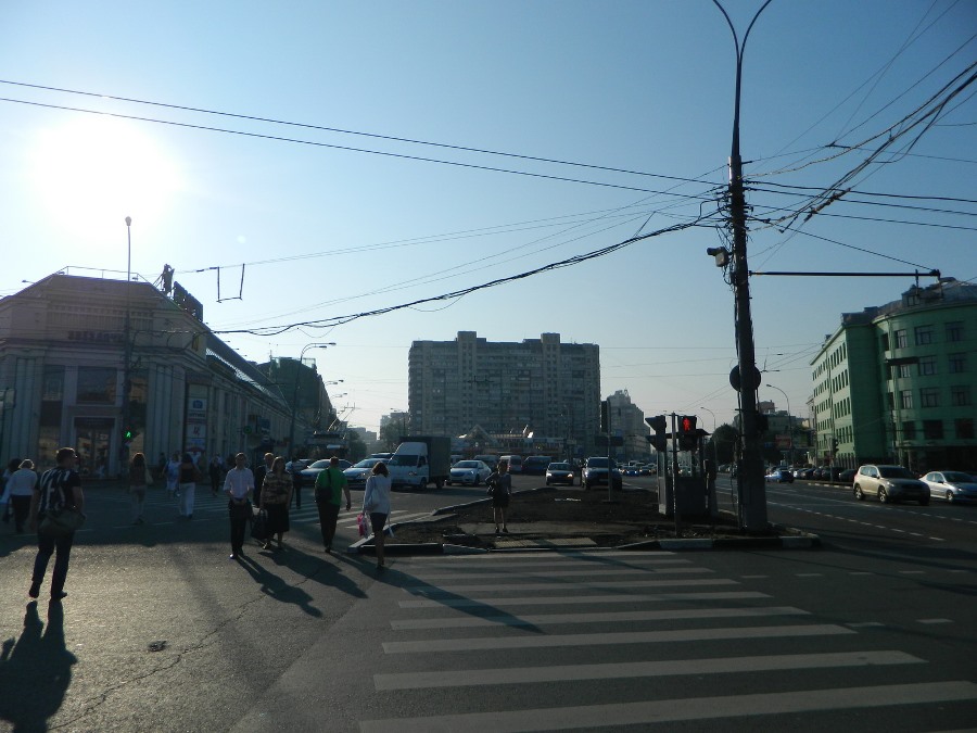  «Пешеходный островок» в центральной части Таганской площади