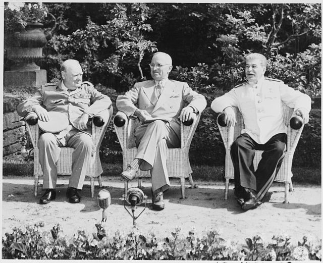 Потсдамская конференция: Уинстон Черчилль, Гарри Трумэн и Иосиф Сталин (слева направо)