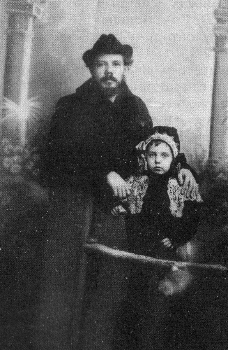 Я.А. Богатенко с дочерью Валентиной. 1910 год