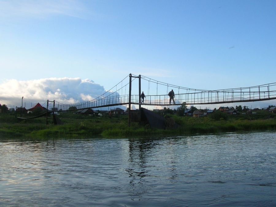 Вид на мост с места стоянки машин