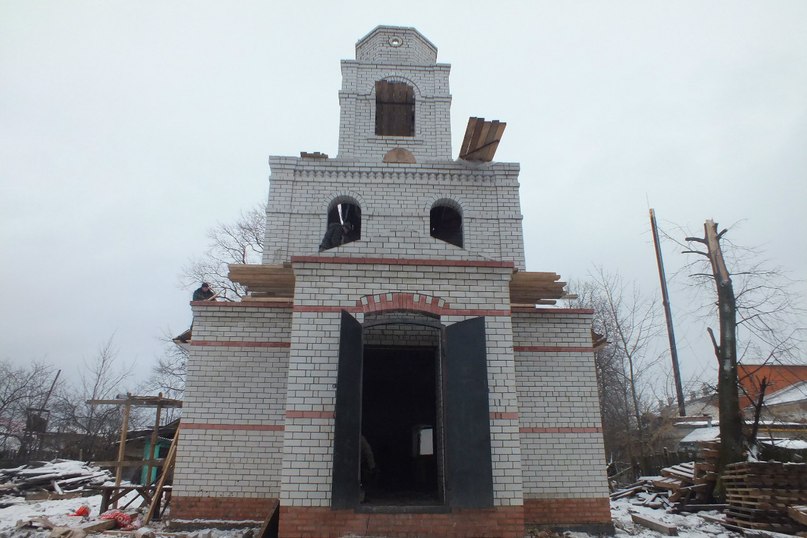 Новый кирпичный храм в Меленках