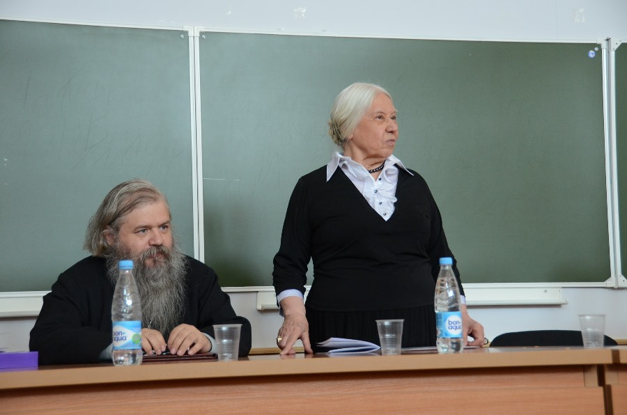 Ирина Васильевна Поздеева во время выступления на конференции в МГУ