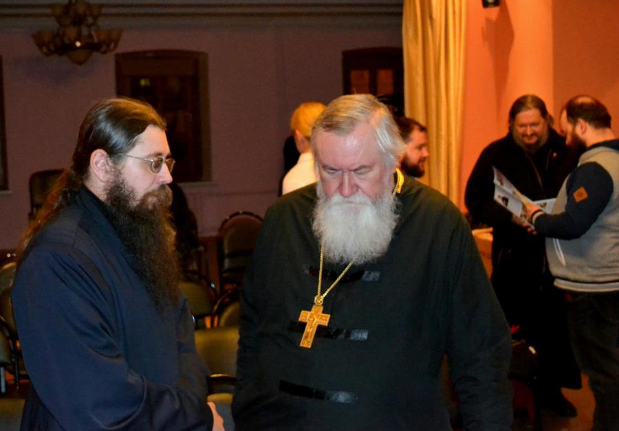 Иерей Александр Панкратов (РПсЦ) и иерей Иоанн Миролюбов (РПЦ МП) после лекции