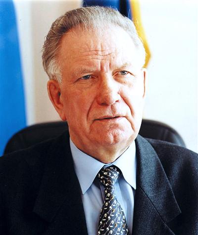 Потапов Леонид Васильевич — первый президент Республики Бурятия (1994-2007 гг.)