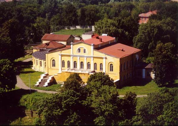 Усадьба графов Уваровых находится в селе Карачарово, в настоящее время вошедшего в состав городского округа Мурома