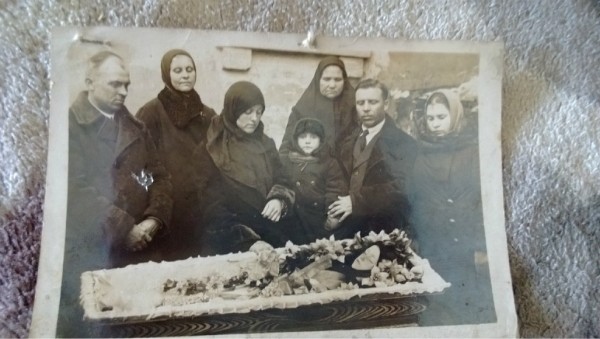 Семья Хахаевых. Похороны ребенка