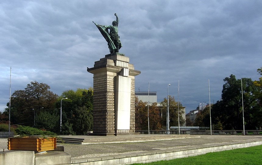 Памятник советскому воину на Моравской площади в г. Брно (Чехия)