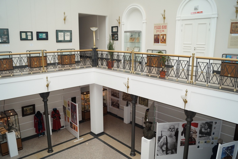 На первом и втором этажах Дома причта размещается несколько выставок