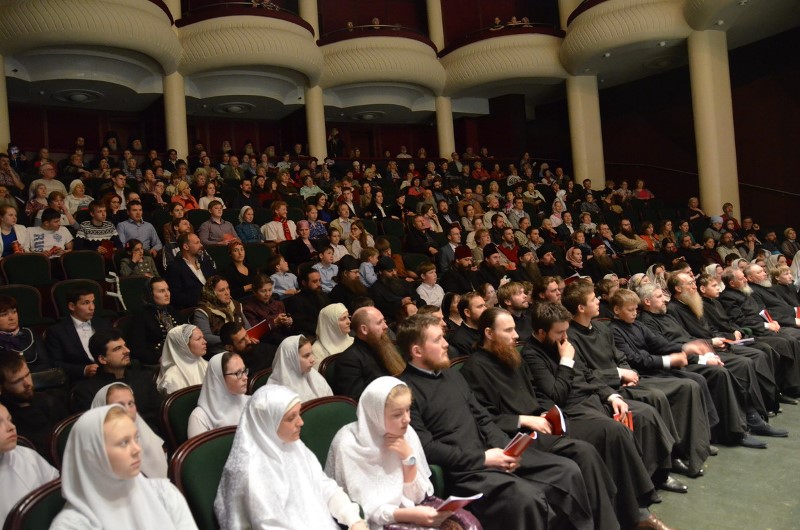 Слушатели и участники концерта в Московском Доме музыки 2 мая 2014 года