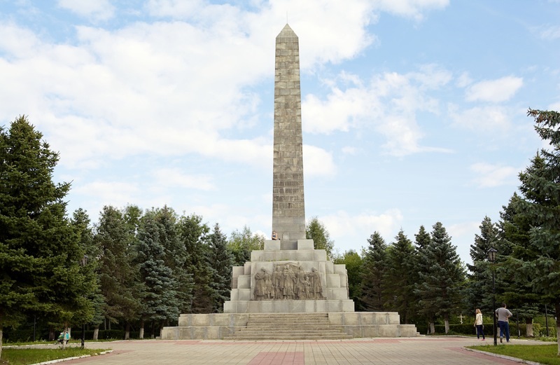 Обелиск освободителям Ржева на кургане Славы, ранее это место называлось Соборной горой (территория бывшего древнего кремля)