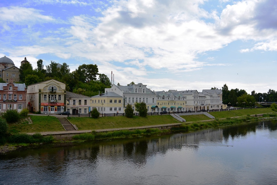 Новгородская набережная в Торжке