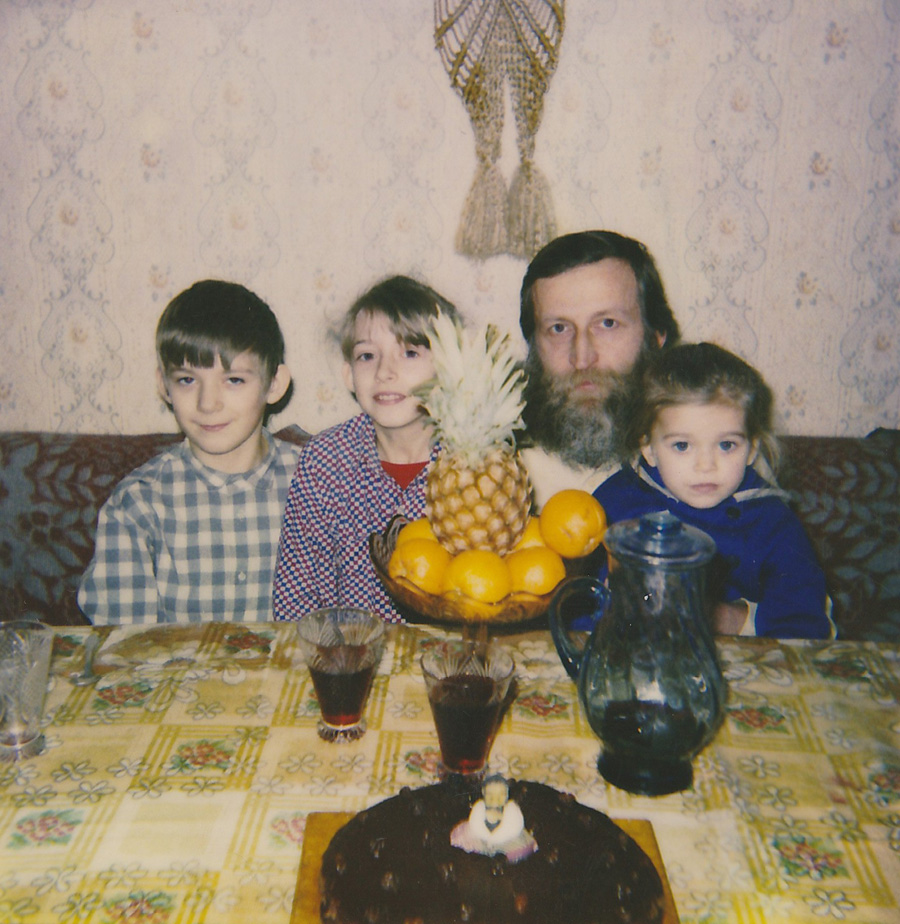 Александр Четвергов с детьми