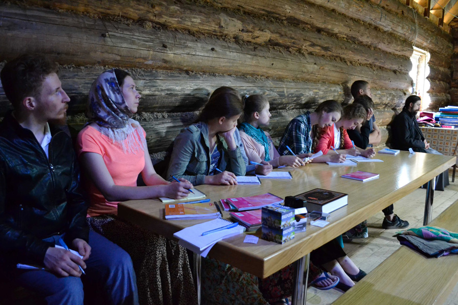 Слушатели образовательной смены в 2015 г. Фотография из группы в ВК «Ржевская обитель»
