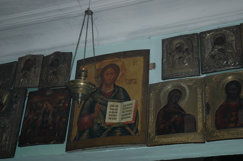 Старинные иконы в Казанской церкви (она же Успенская церковь)