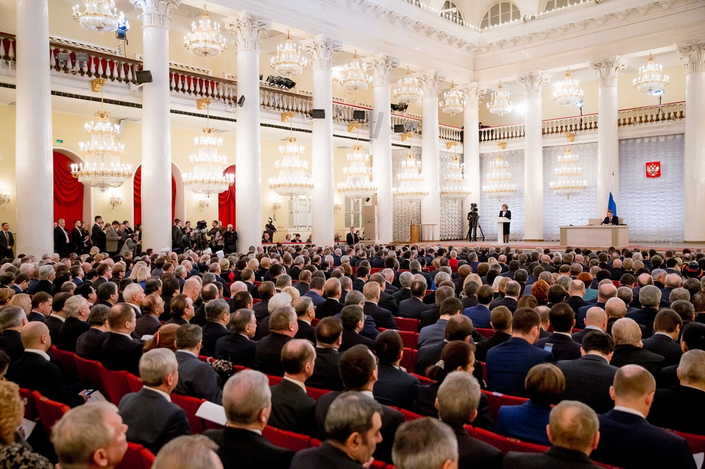 Собрание членов Совета Федерации и депутатов Государственной Думы в Колонном зале в Москве