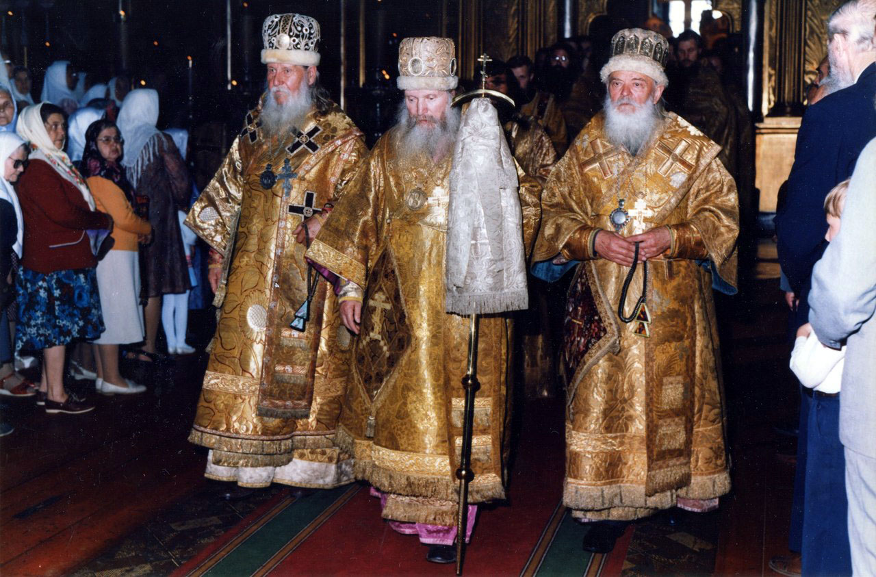 Интронизация Архиепископа Алимпия (Гусева) 6 июля 1986 г. Слева направо: епископ Тимон (Домашов), епископ Евтихий (Кузьмин), епископ Киприан (Савичи)