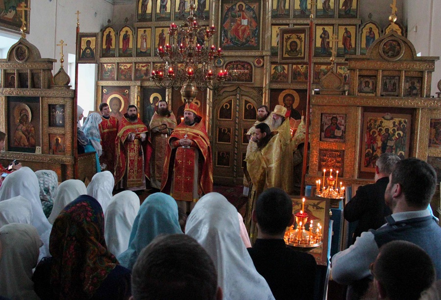 Староверы со всей Уральской епархии собрались в этот день в екатеринбургском христорождественском храме