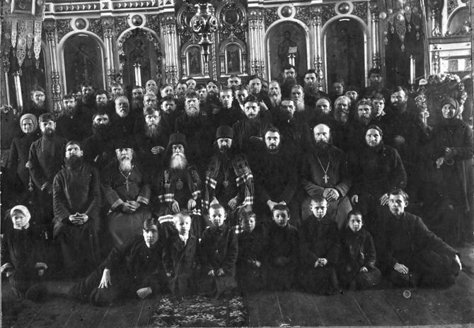 Пансофий (Ивлиев) с духовенством и христианами Уральской епархии